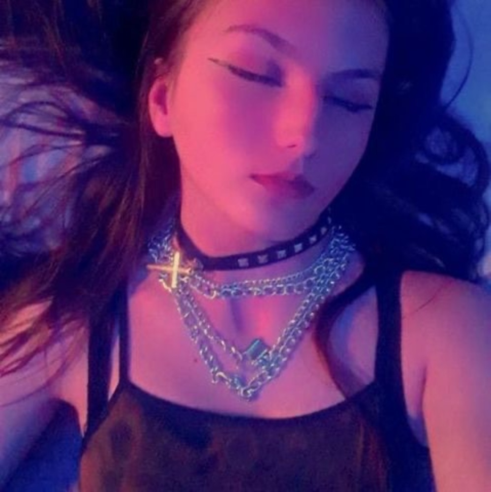 Meet your Posher, Alora